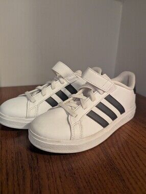 Adidas Grand Court  Kids Sneakers — White / Black Size 1 Like New Unisex